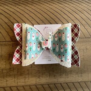 Blushing Violet Boutique 6 inch Llama 🦙 Bow on clip NWT
